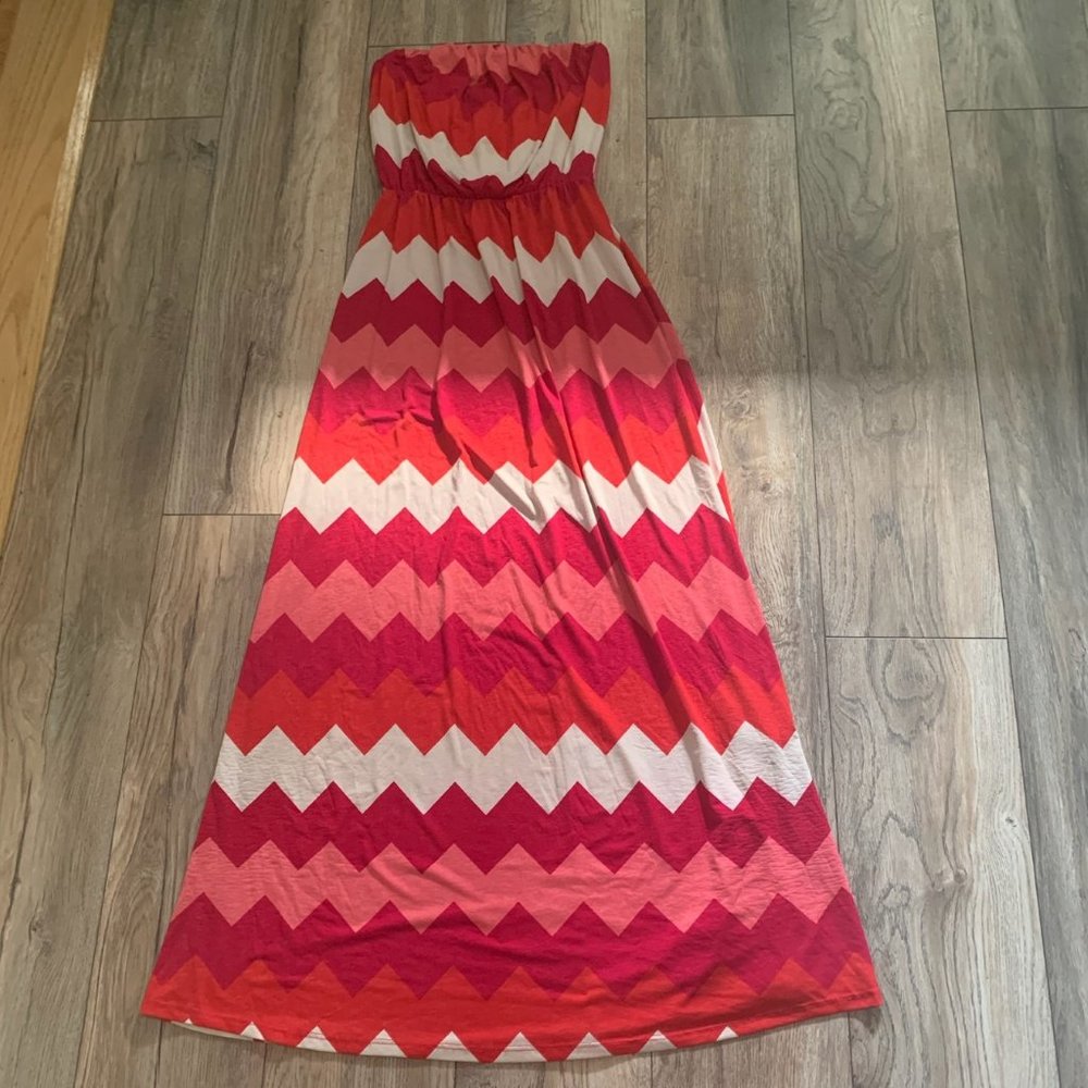 VOLL PINK CHEVRON STRAPLESS MAXI DRESS SMALL-EUC